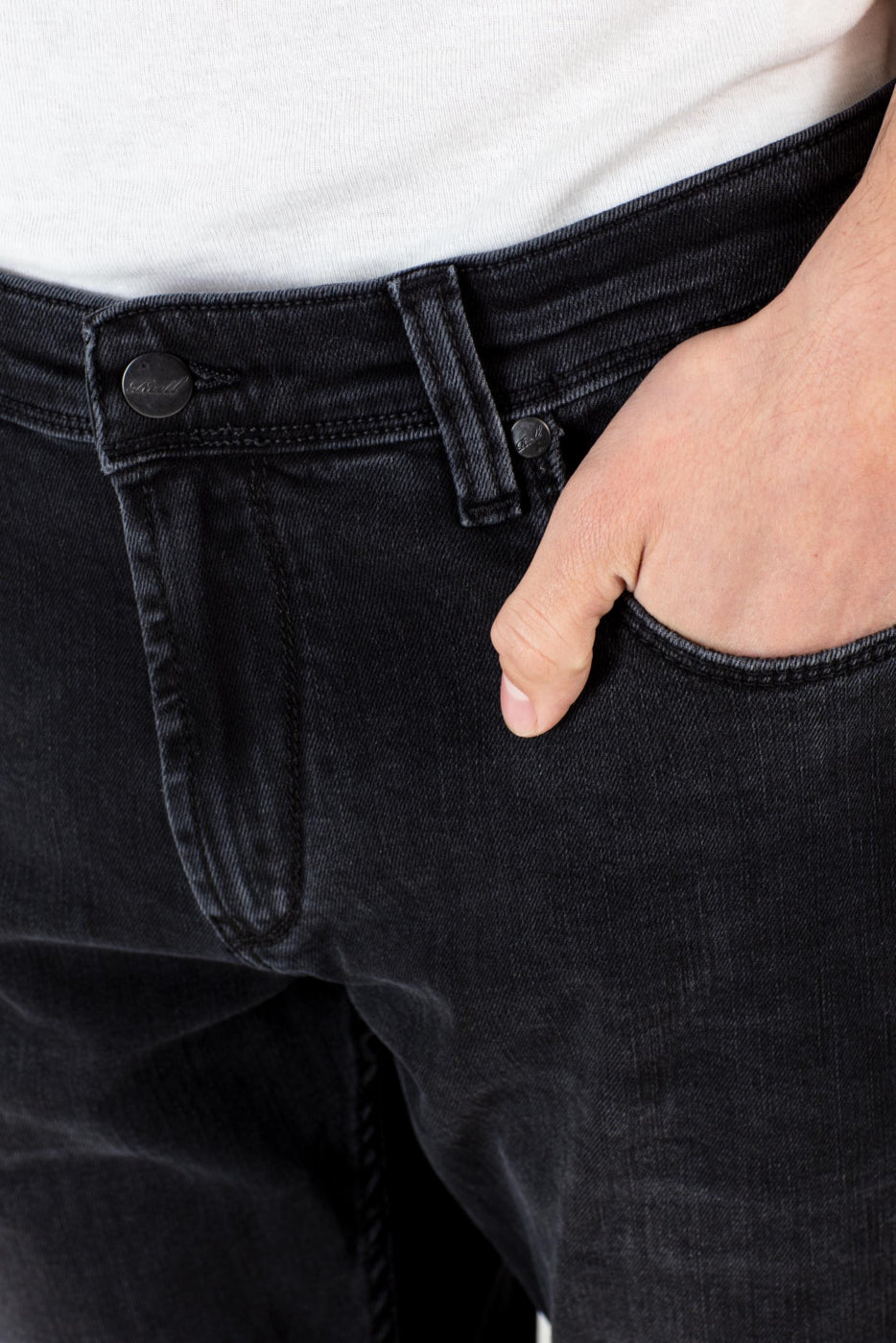 NOVA 2  Black Wash - Tapered Fit Jeans